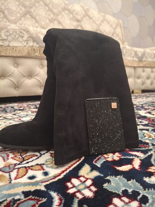 Продам замшевые сапоги