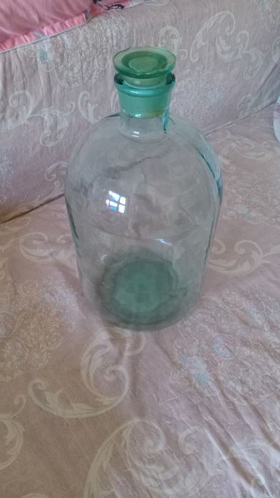 Большие бутылки бутыли