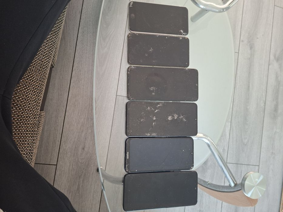 Vand 6 telefoane,2 functionale,4 nefuncționale
