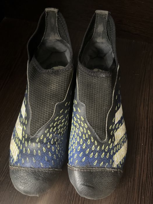 Продам футбольные крассовки