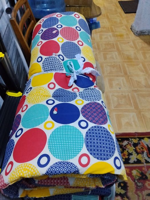 Продам ватный матрас 2 штуки, размер 90 на 2 метра.