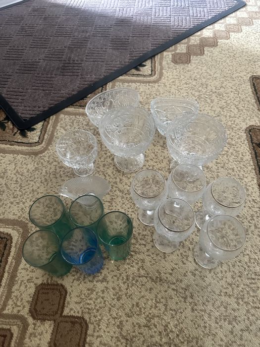 Отдам бесплатно стаканыи конфетница