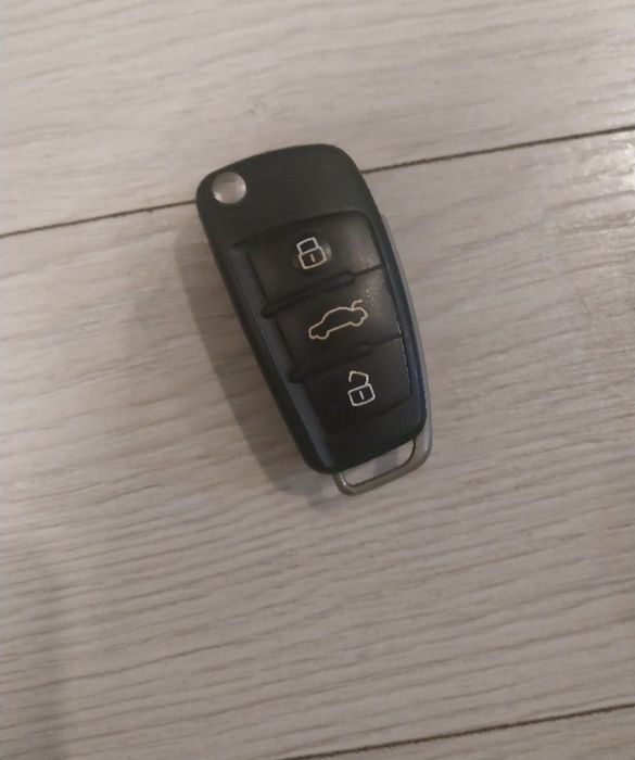 Оригинални ключове за Bmw Mercedes Vw Audi Toyota Nissan Mazda Renault