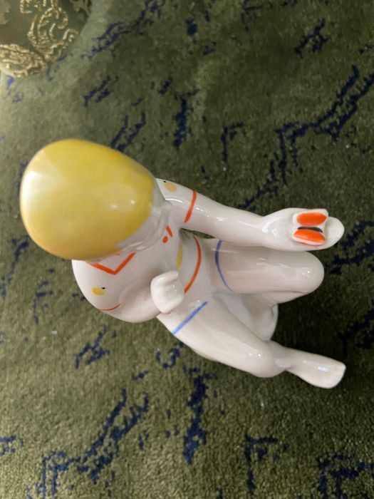 Статуэтка Мальчик с бабочкой. Полонне ЗХК