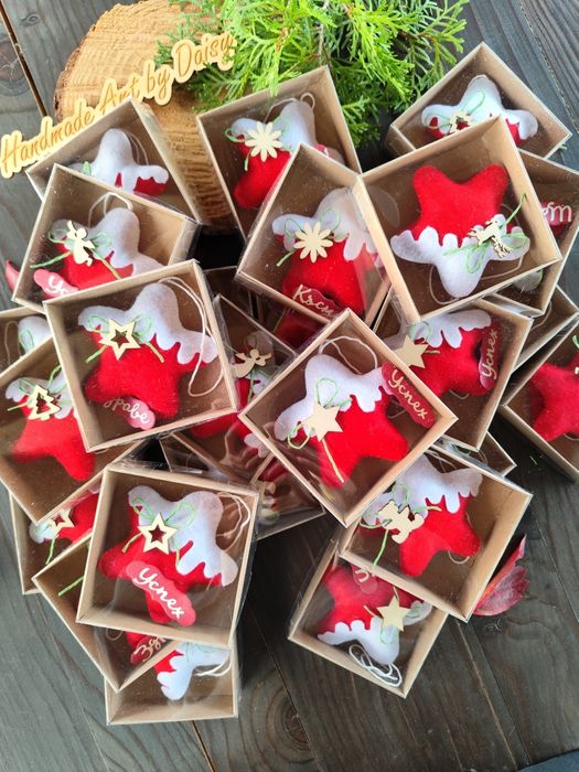 Коледни звезди от филц