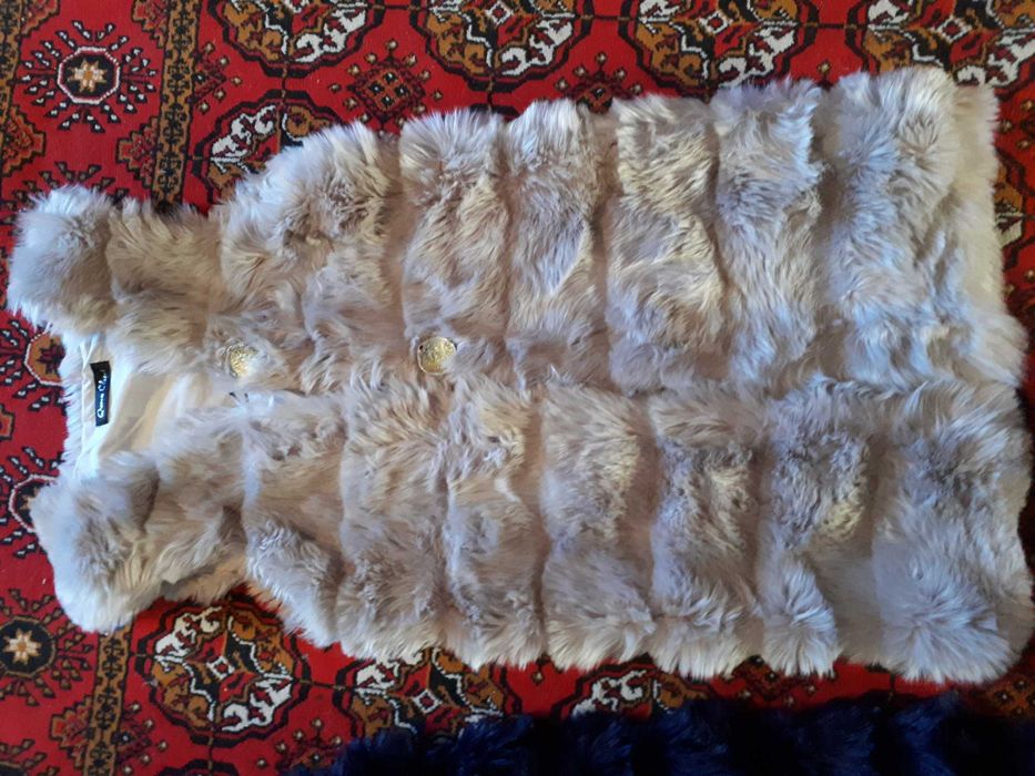 Kurtka bez rukafka sotiladi