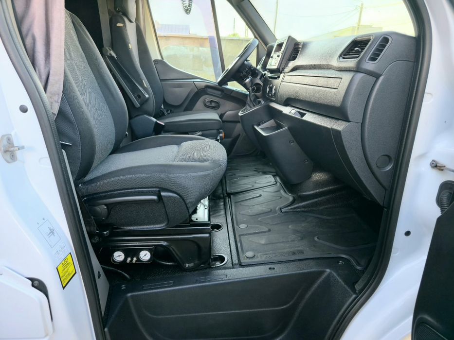 Renault Master 8 Europaleti TwinCab 2021