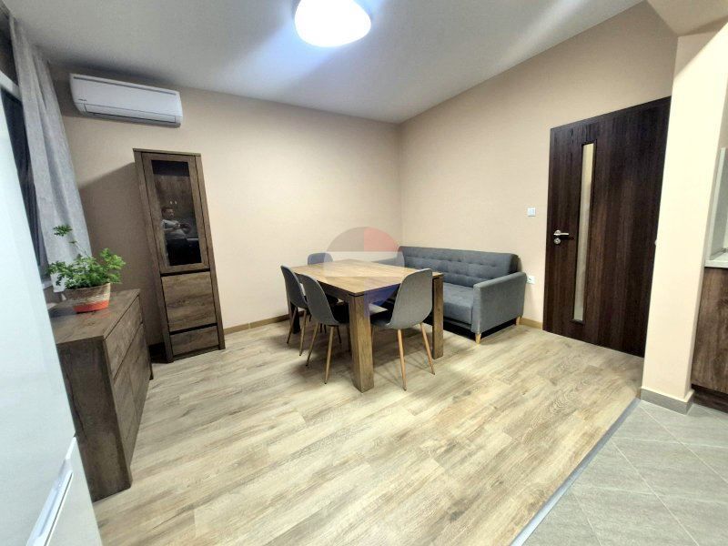 Дава се под наем Тристаен апартамент в Варна, Общината - 78 кв.м за 850 € - Снимка #2