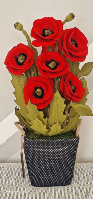 Цветя в кашпа, изработени от текстил