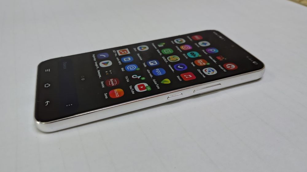 Продам Samsung s22