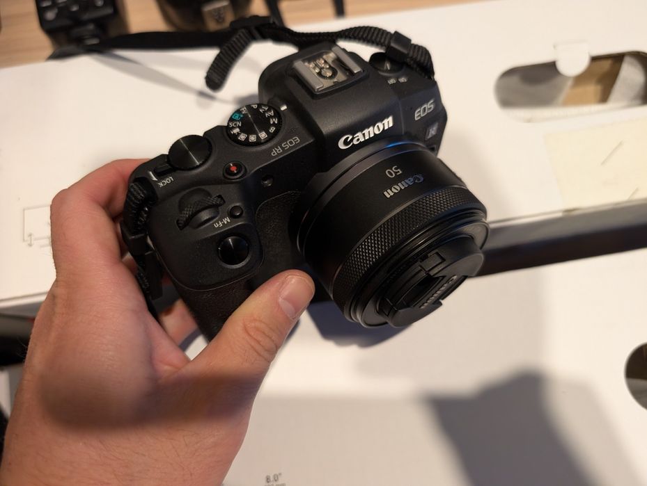 Canon RP mirrorles | obiective 50mm și 16mm | 2 blițuri + accesorii