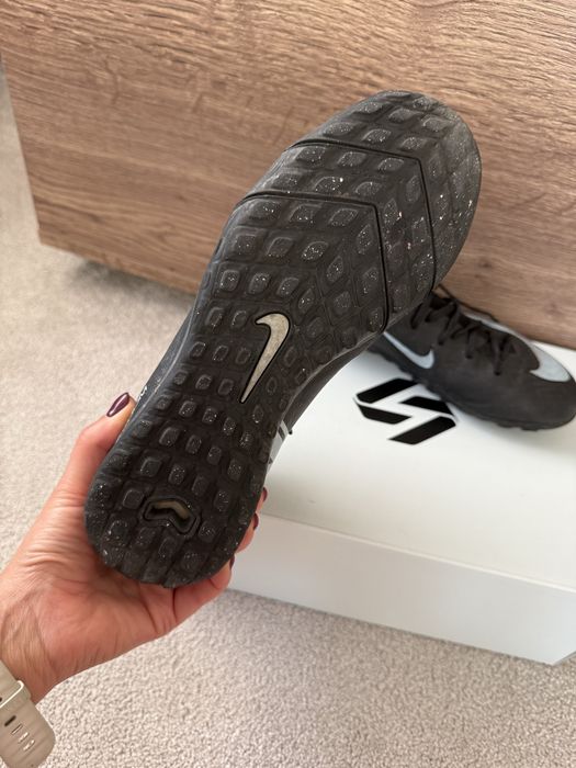 Nike маратонки за футбол