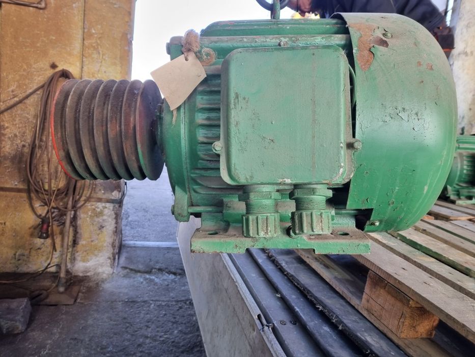 Ел. Двигател 17 кВТ / 965 об.мин / Неупотребявани 8 броя