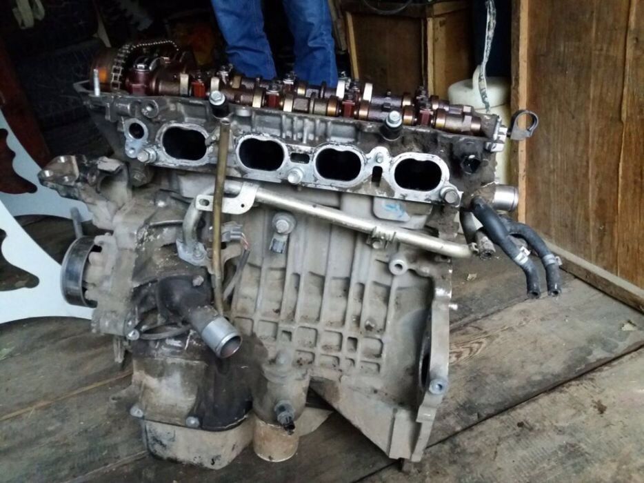 Продам двигатель на TOYOTA AVENSIS.