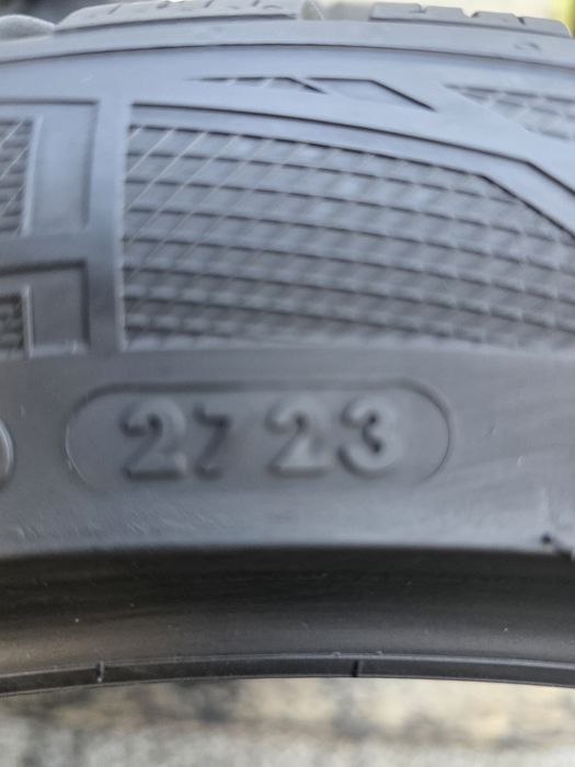 Vand  patru anvelope de iarna pirelli/ verdesrein  255 40 18 dot 2724