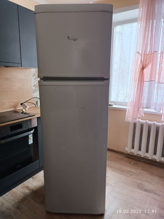 Холодильник Ariston б/у