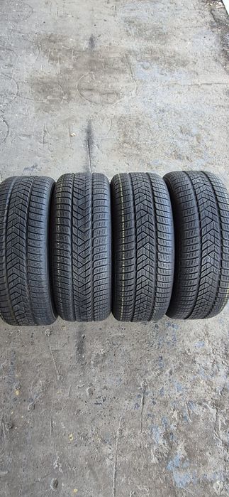 4 anvelope iarna Pirelli 255/55/20.Pretul este pe bucata.