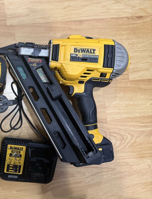 Такер Dewalt DCN692