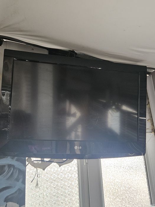 Продам телевизоротлично работает лж рабочий не смарт