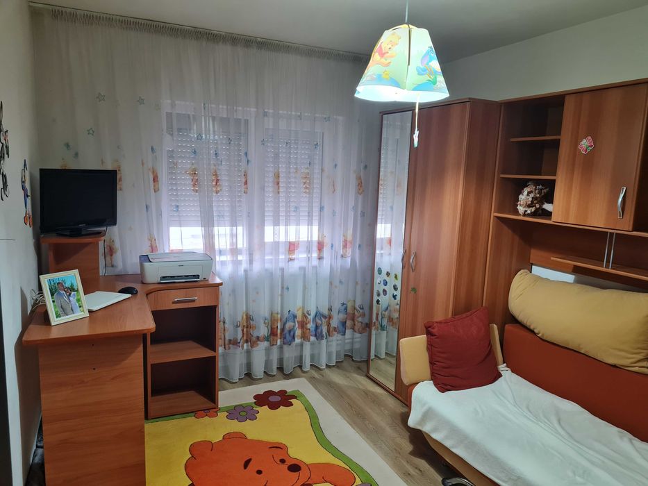 Vand apartament 3 camere decomandat