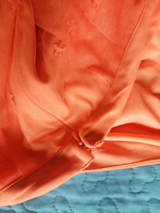 Пола с дантела и цип