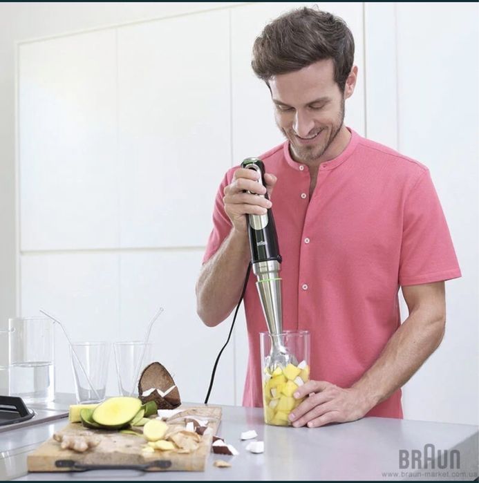 Срочно профессионалный кухонный комбайн ( цена договорная)