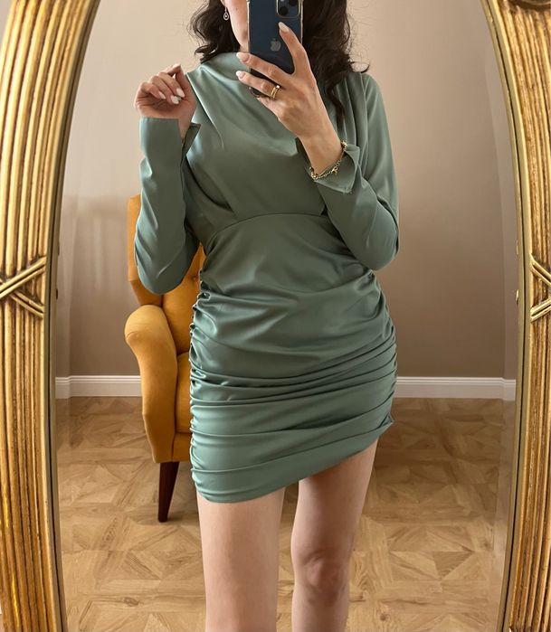 Платье из креп-атласа р.S, M