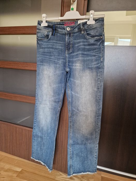Blugi drepti in stare foarte buna
