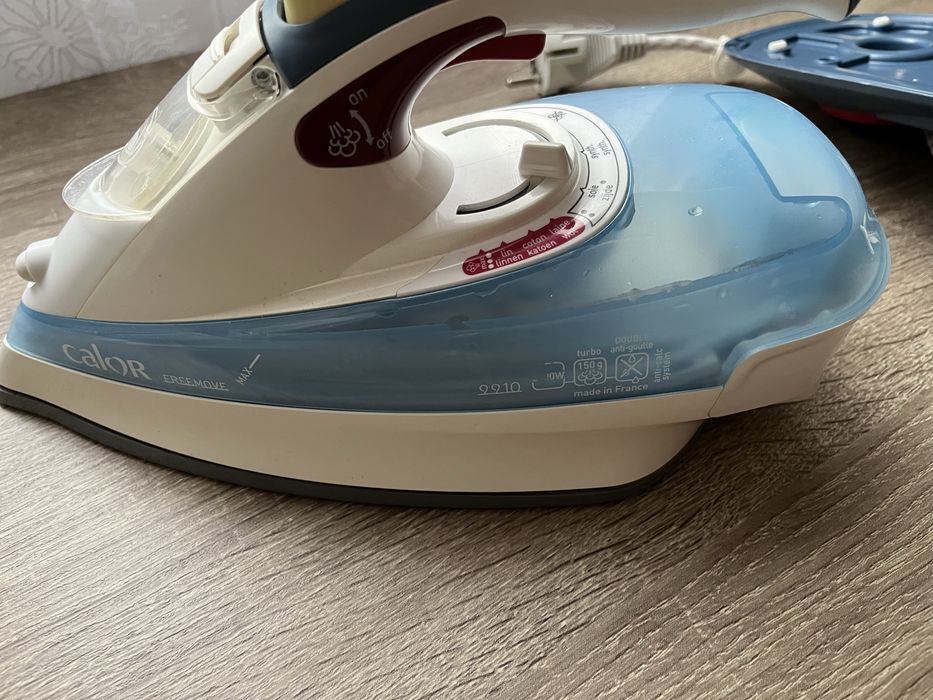 Безкабелна ютия Calor Freemove