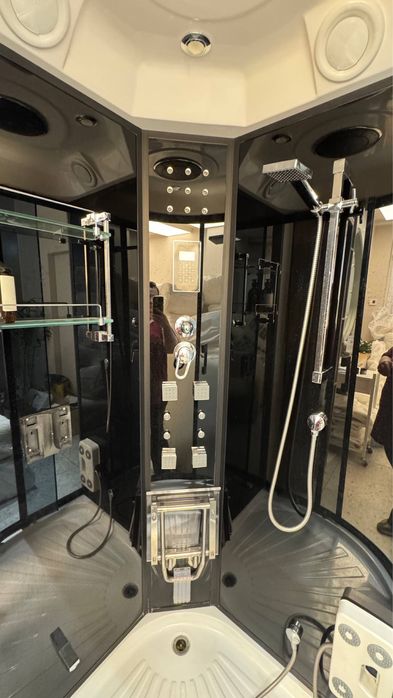 Душавая кабина в хорощем состоянии