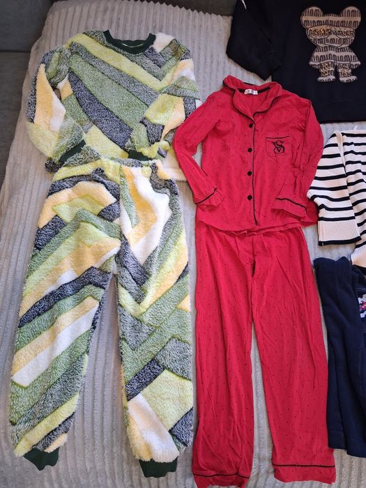 Пакет одежды, есть и новые.