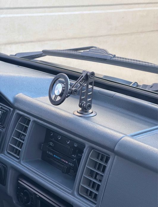 Магнитный держатель для всех телефонов в машину. Качество 100%.