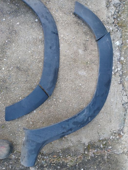 Пластмасови вежди/добавка за калник/Дачия Дъстър от2010г до 2017г.