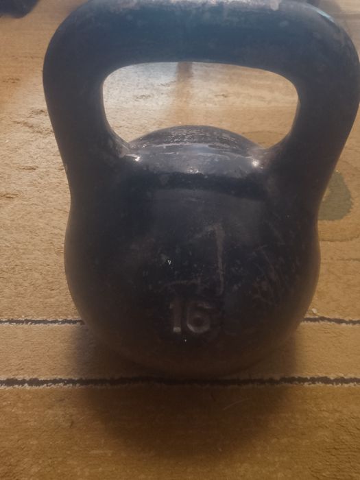 Продам гирю 16кг