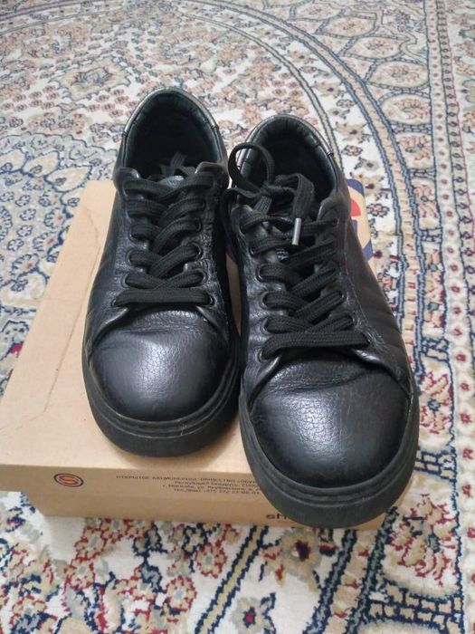 Кроссовки женские