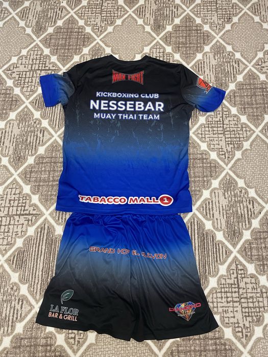 Продава се екип на max fight комплект