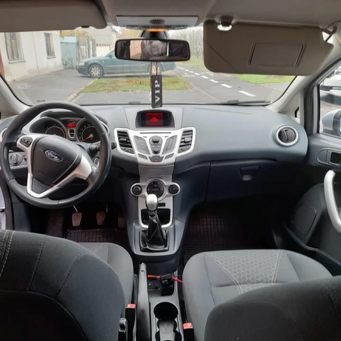 FORD FIESTA An 2011 euro5Pret 2750 e negociabil