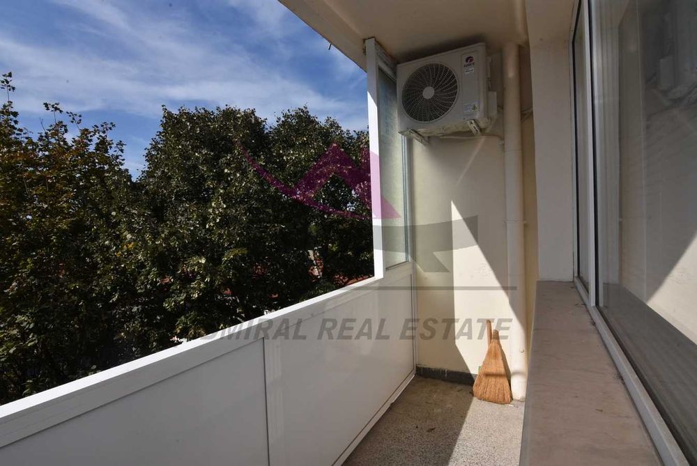 Атрактивна цена -тристаен -Лятно кино