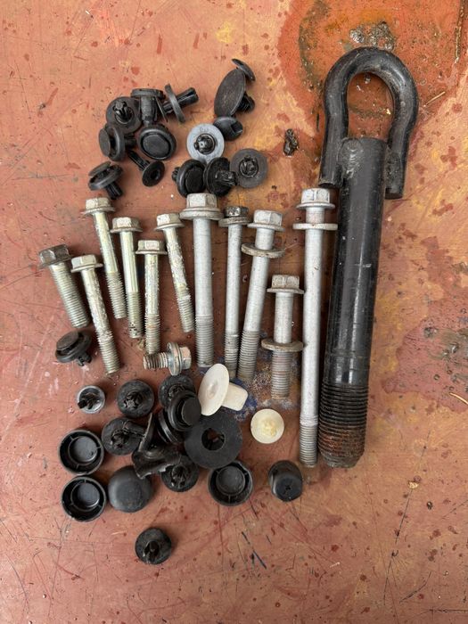 Запчасти мелочи  от камри 55