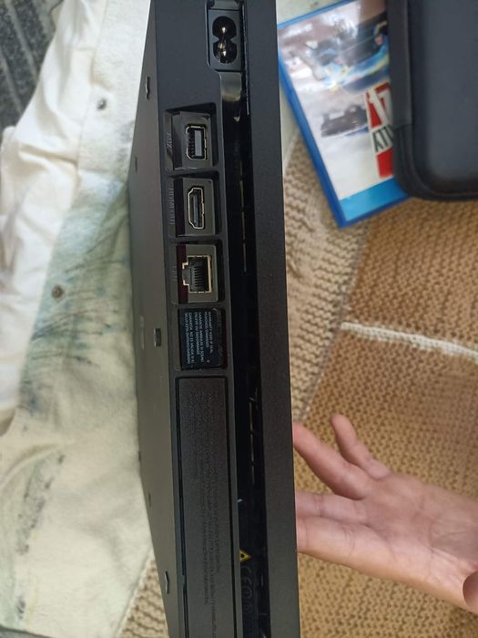 PS4 slim работи перфектно