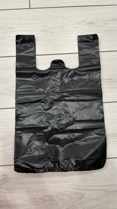 Черный пакет с ручками