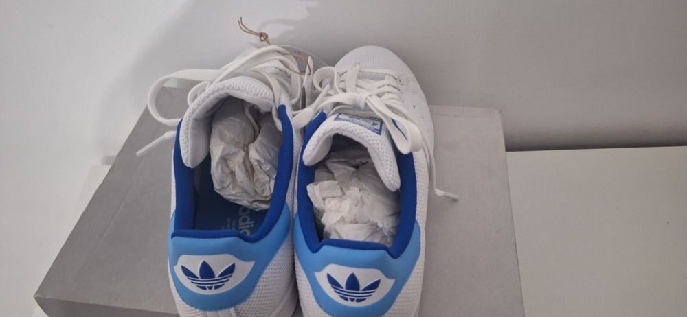 Adidasi marca Adidas originali Stan Smith mărimea 42 NOI în cutie etc;