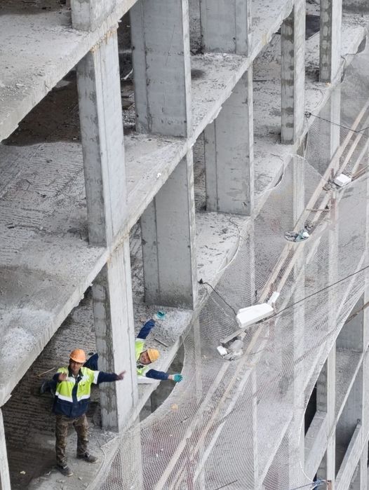 Монолитчик бригада, 15 йиллик стажга эга.