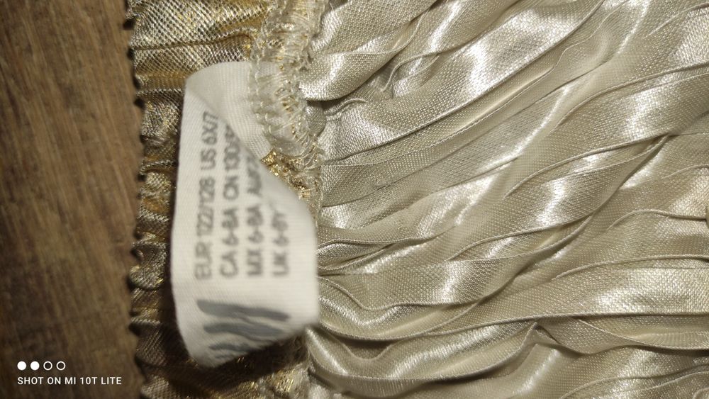 поличка на   H&M