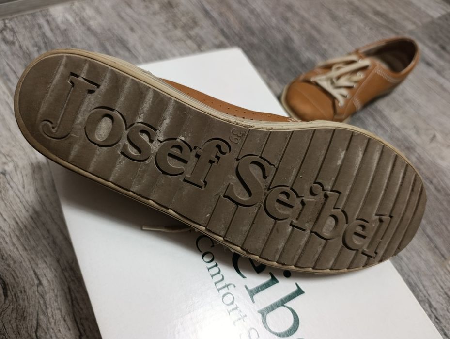 Спортно елегантни кожени обувки  на Josef  Seibel