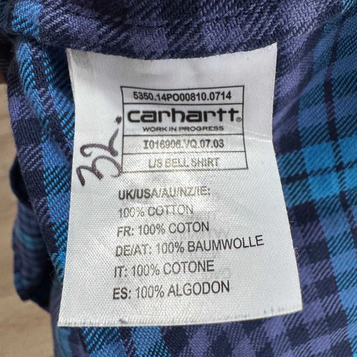 Camasa Carhartt intr-o conditie foarte buna