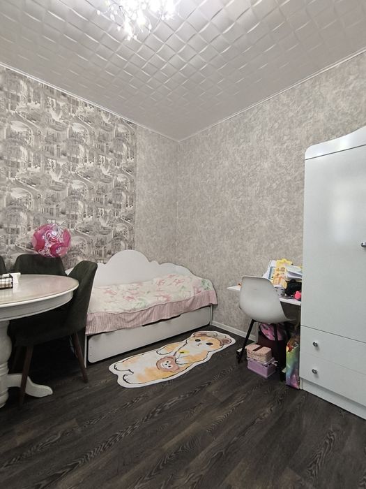 1 ком Спутник. В деревянном доме с ремонтом 2/2 у Метро акфа рамы