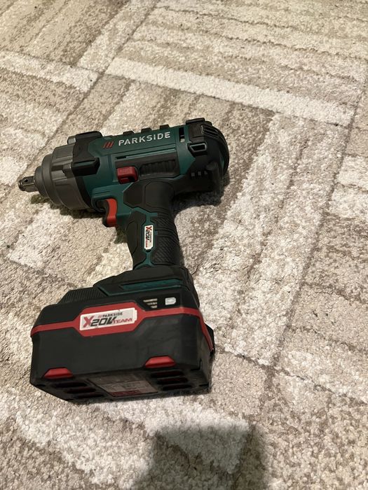 Продавам гайковерт prakside