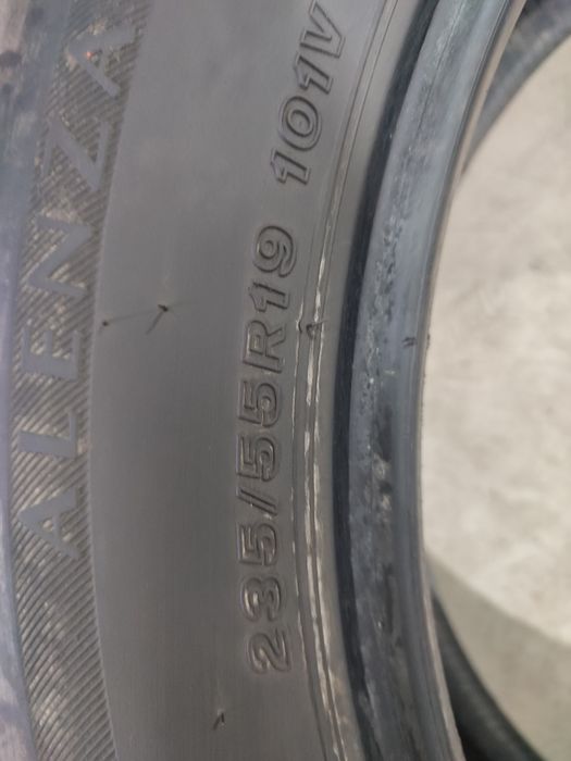 Продам комплект резины 235/55/19