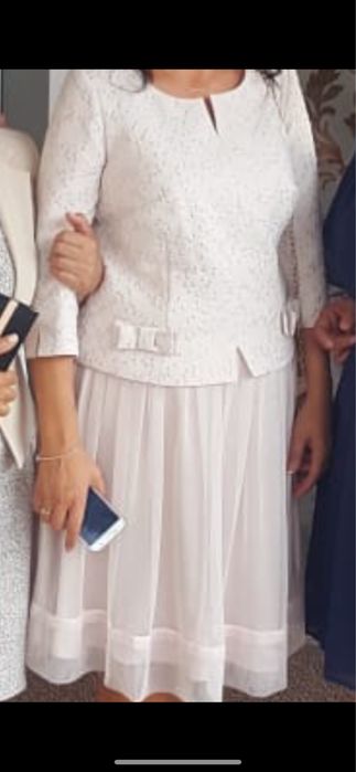 Costum roz pudră